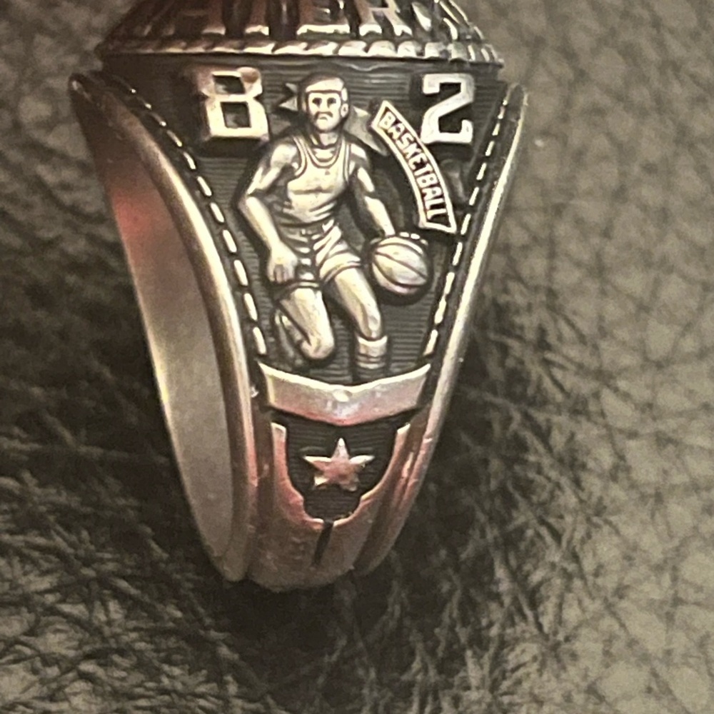 WILDCATS CLASS RING WEST BRIDGEWATER BASKETBALL 🏀 - Picture 3 of 8